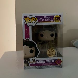 Snow White (Gold) Funko Pop!